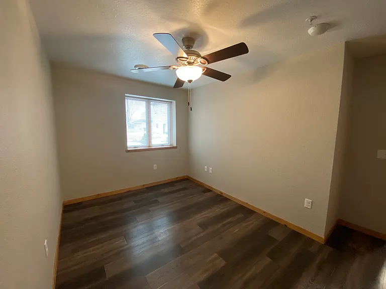 Sunset Place Apartments — Photo 41
