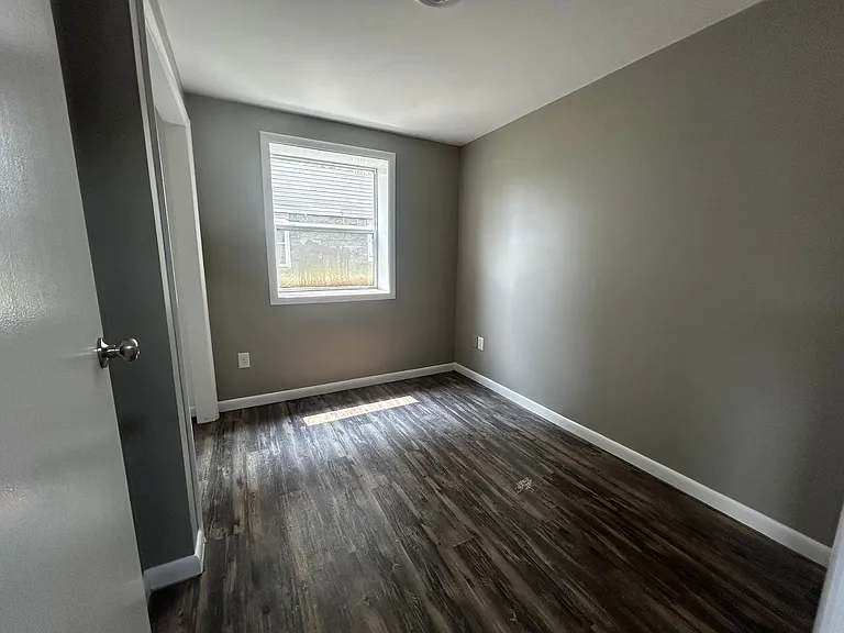 211 Tompkins St — Photo 22