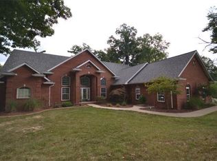 570 Pleasant Ridge Rd, Fairview Hts, IL 62208