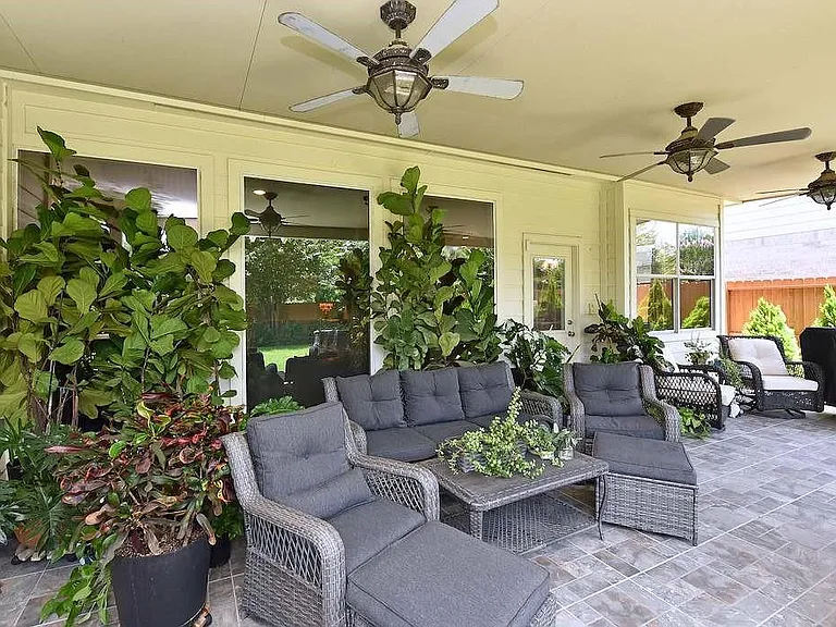 22121 Atwater Canyon Ln — Photo 26