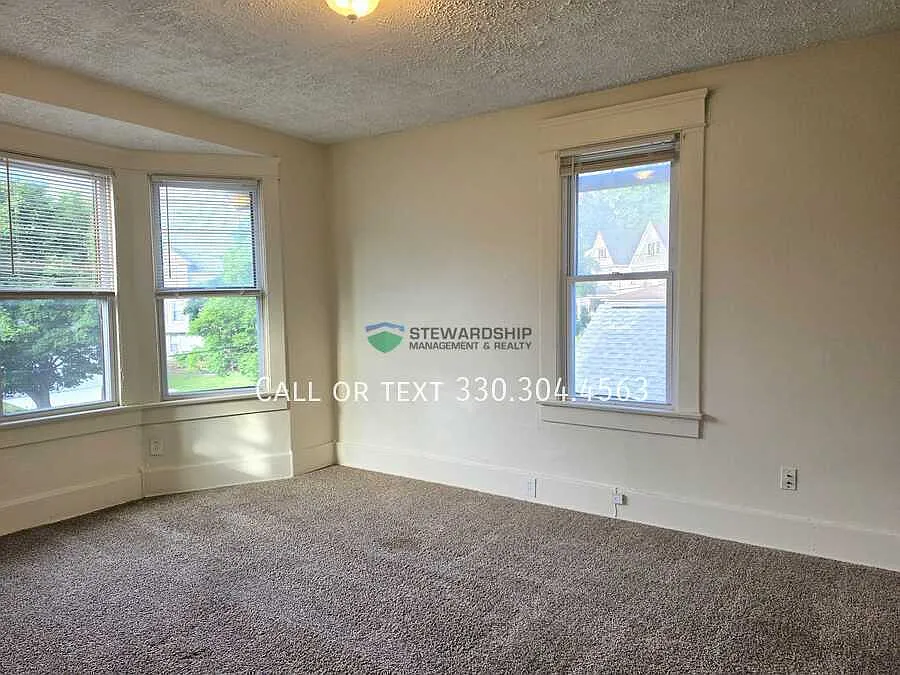 Move-In Special! Two-Bedroom, One-Bathroom Apartment In Akron Available Now! — Photo 2
