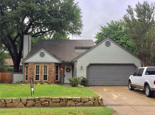 109 Clove Ln, Euless, TX 76039
