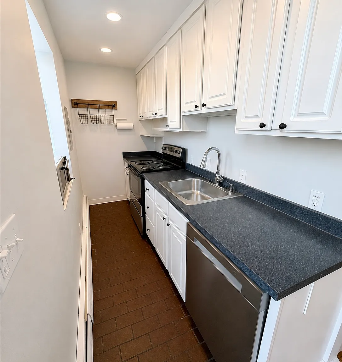 2 bed, 800 sqft, $3,600 — Photo 3