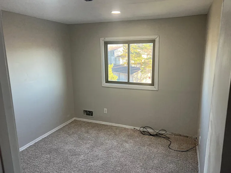 5676 Brookdale Dr N — Photo 5