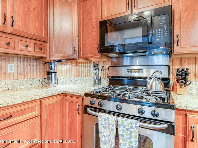 69 Franklin Ave #1 — Photo 23