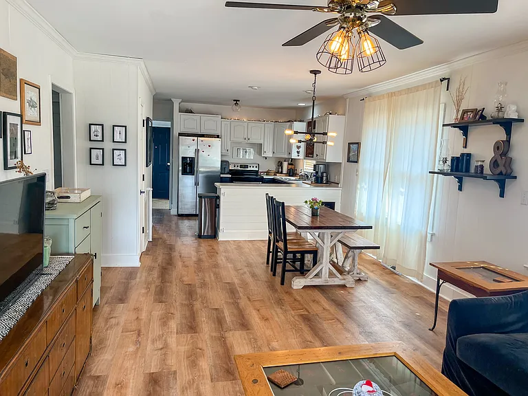 1320 Memorial Drive Ext — Photo 4