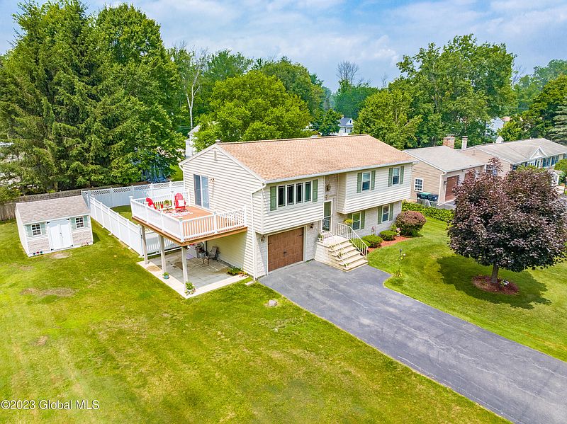 2nd image of 141 Nutwood Avenue