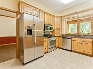 1906 Oak Knolls Ct SE, Cedar Rapids, IA 52403