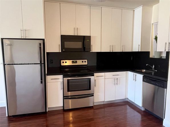 2880 Pine Tree Dr APT 7