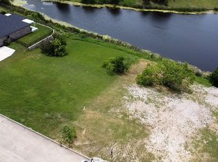 423 Golden Pond Dr, Cedar Hill, TX 75104