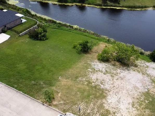 423 Golden Pond Dr, Cedar Hill, TX 75104
