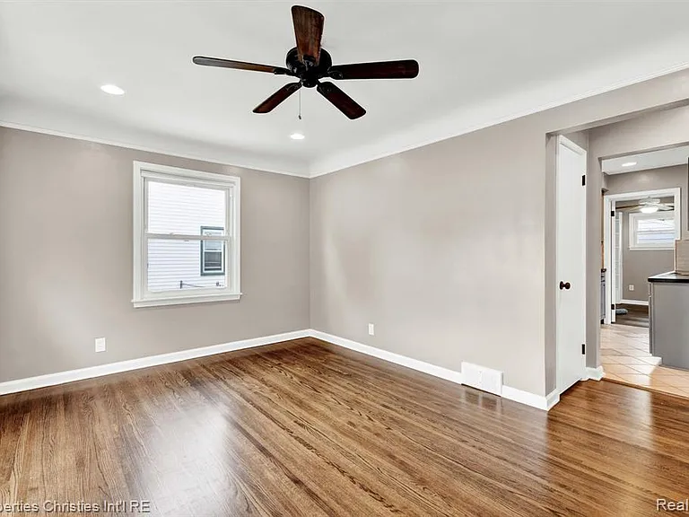 4271 Prairie Ave — Photo 5