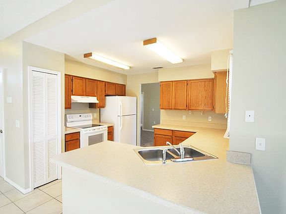 5th image of 1027 Derbyshire Dr
