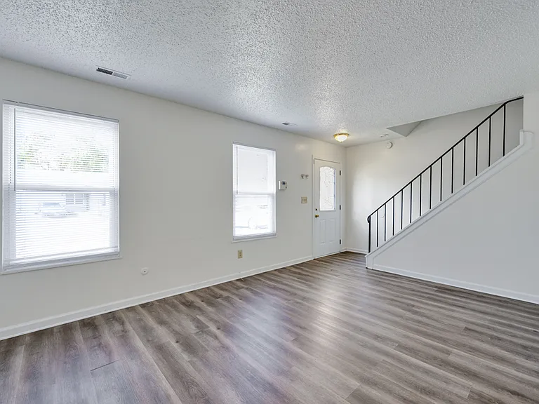 1132 Clear Springs Rd — Photo 6