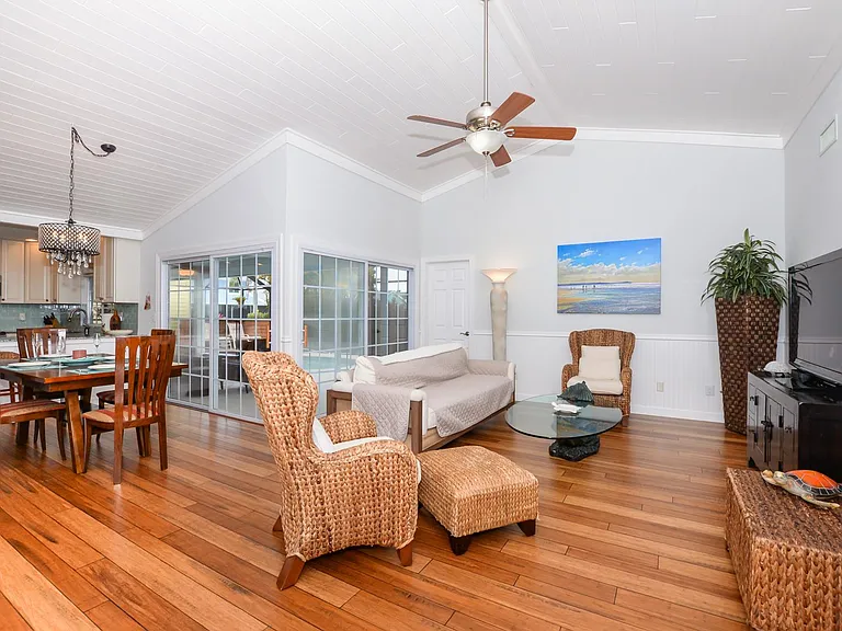4051 NE Breakwater Dr — Photo 34