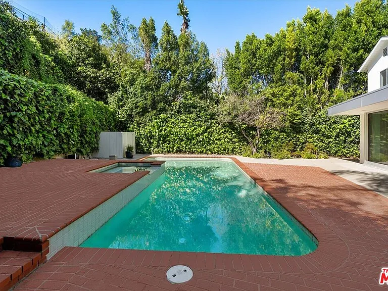 4031 Hollyline Ave — Photo 25