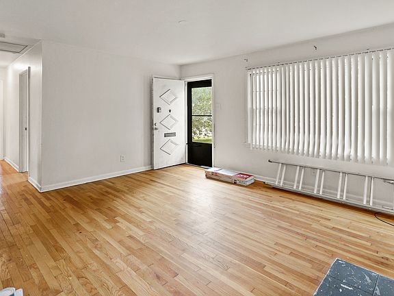 4th image of 46 Fenwick Dr