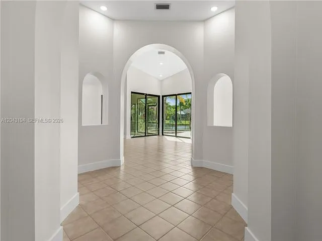 1087 Deerwood Ln — Photo 18