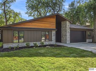 S 1095 Maple Ln, Fremont, NE 68025