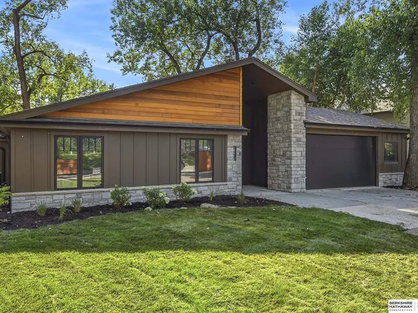 S 1095 Maple Ln, Fremont, NE 68025