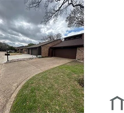 3 bed, 2104 sqft, $2,800 — Photo 2