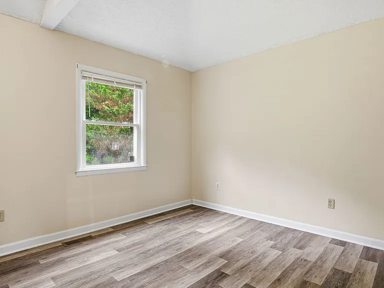 487 Thistle Ln — Photo 10