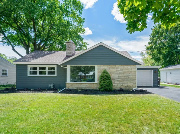 499 W Crystal Lake Ave, Crystal Lake, IL 60014