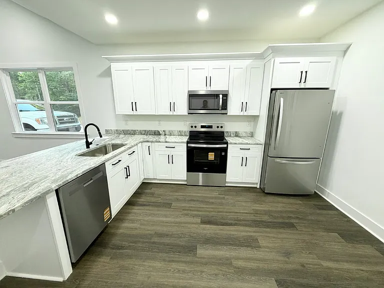 306 Hickory Trl — Photo 4