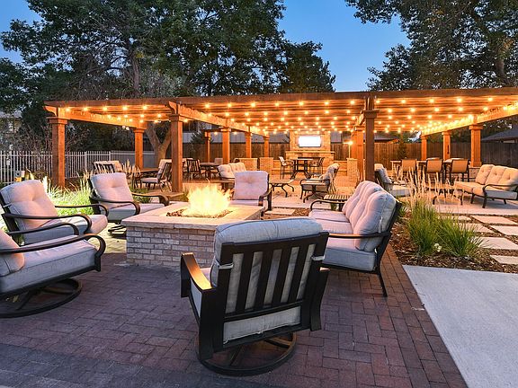 Relax outside at our outdoor resident lounge