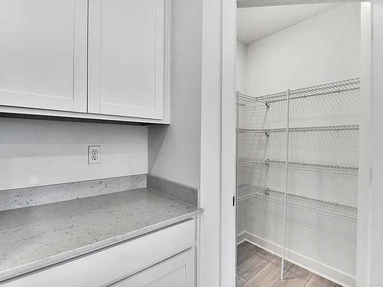 425 Eisenhower St — Photo 37