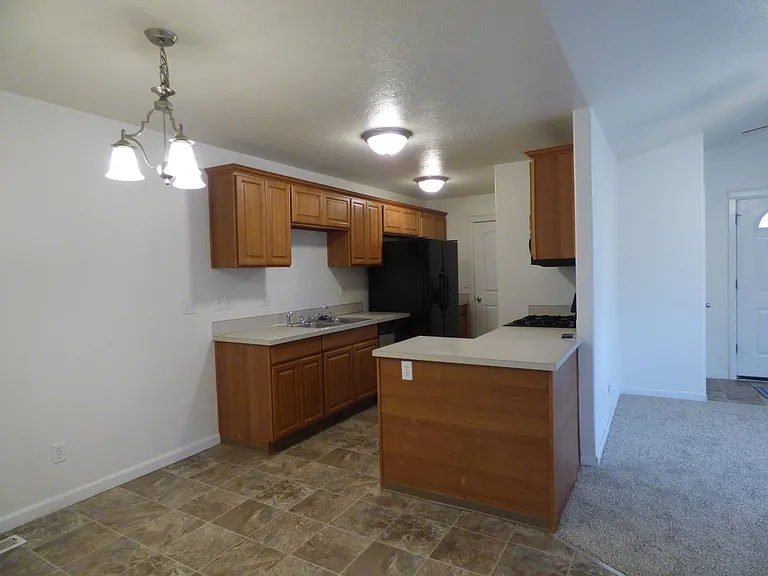 3536-3538 Fisher Ct NE — Photo 11