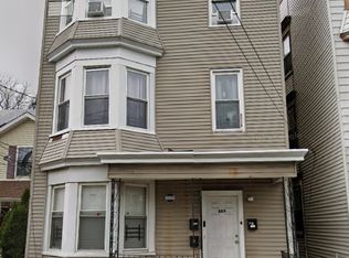 689 S 18th St APT 3, Newark, NJ 07103
