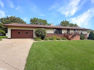 802 Crestview Dr, Traer, IA 50675