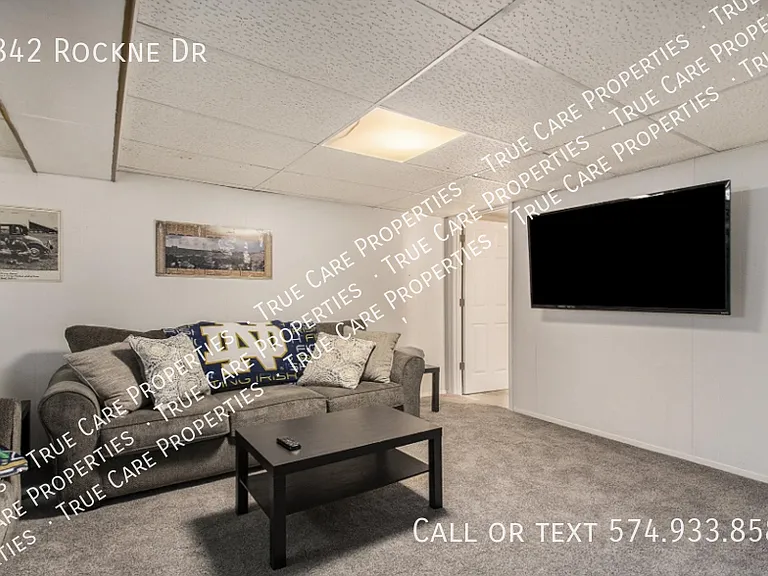 2842 Rockne Dr — Photo 16