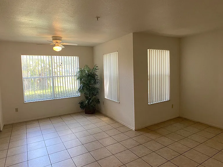 Pointe Vista Apartments — Photo 20
