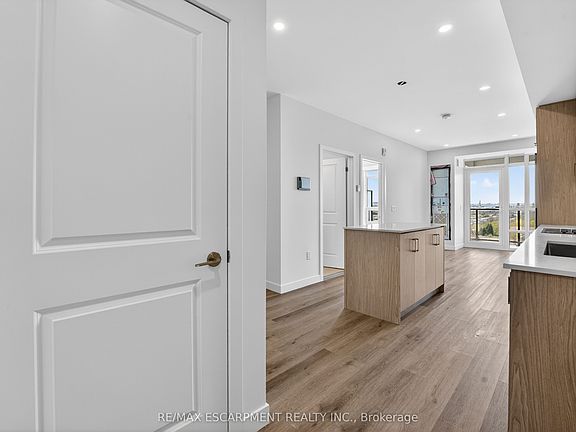 4th image of 461 Green Rd #901
