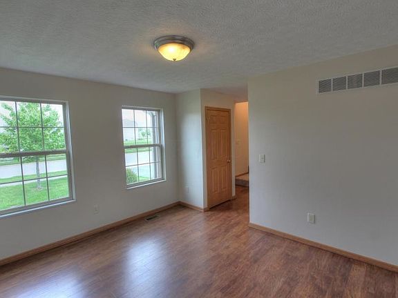 4th image of 4002 Ponds Edge St