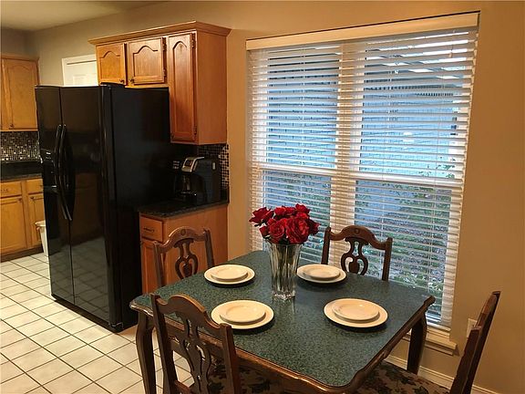 5th image of 203 Glenwood Pl