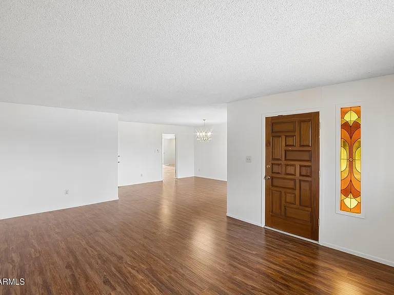 1014 E Balboa Cir — Photo 51