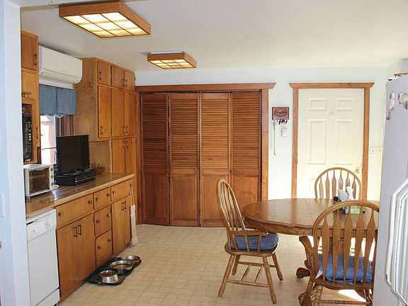 Breakfast nook view 2