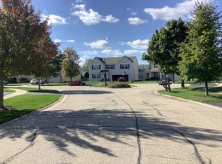 988 Valley Stream Dr, Hampshire, IL 60140