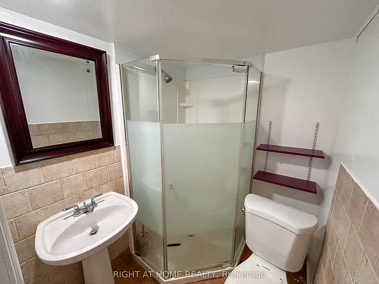 1039 Ossington Ave #B — Photo 6