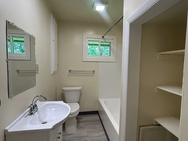 219 Johnson Ter — Photo 12