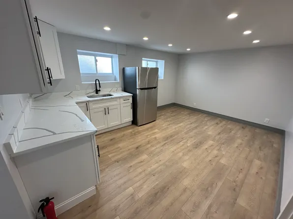 216-04 Union Tnpk image 1 of 9