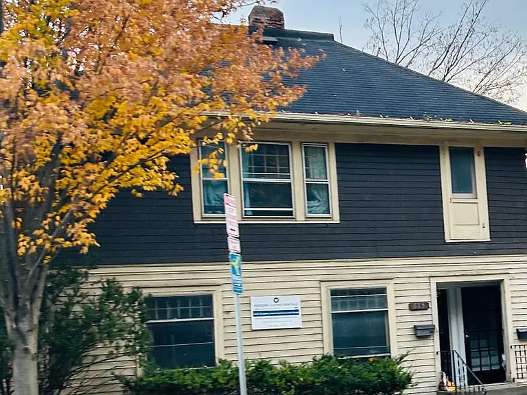 613 E State St — Photo 2
