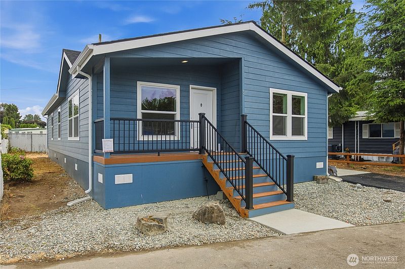 2nd image of 1510 Maple Lane #5
