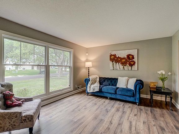 5th image of 2414 Oakridge Ct