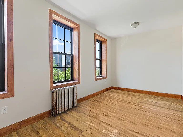 1567 De Kalb Ave #3R — Photo 5