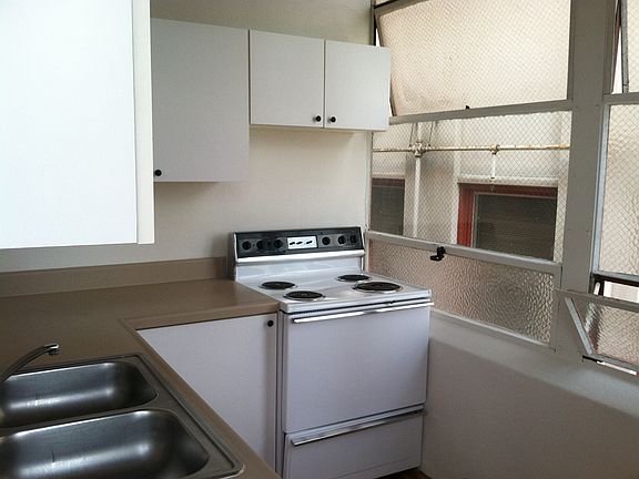 5th image of 920 E St APT 304