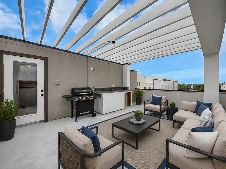 5630 Dolores St — Photo 33